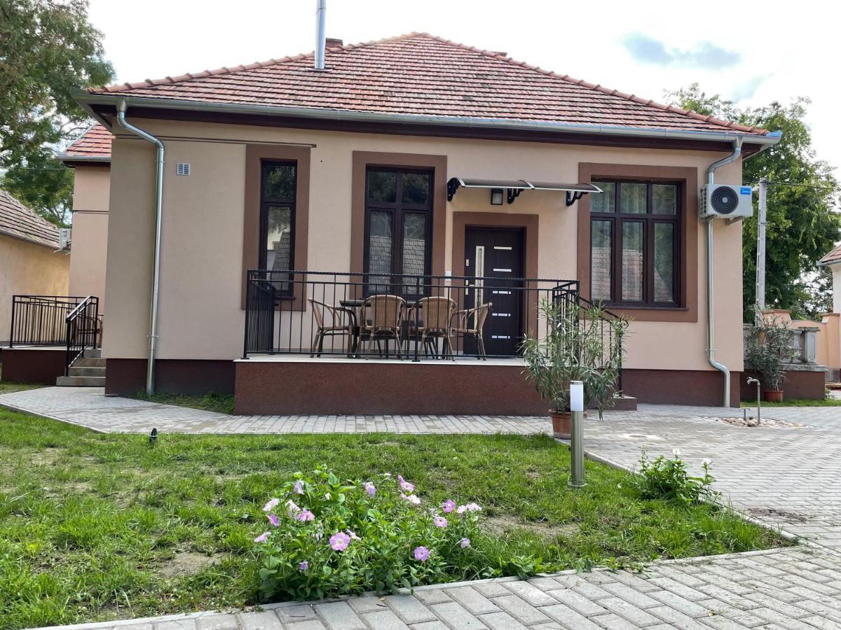 Kovacs Apartmanhaz Кишкунхалаш Экстерьер фото