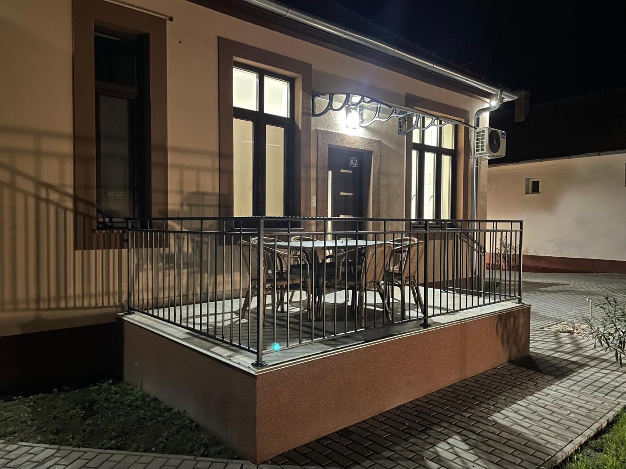 Kovacs Apartmanhaz Кишкунхалаш Номер фото