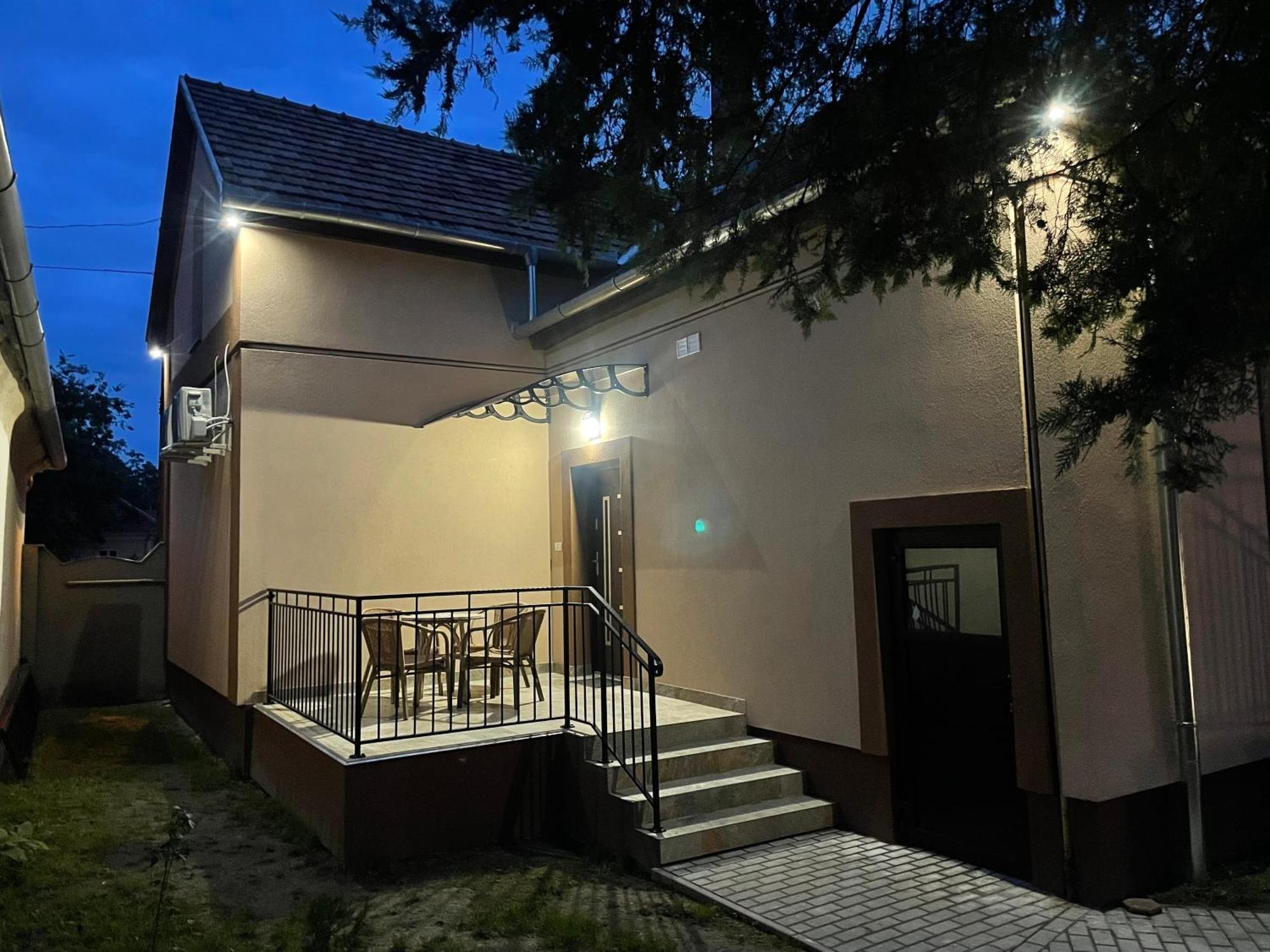 Kovacs Apartmanhaz Кишкунхалаш Номер фото