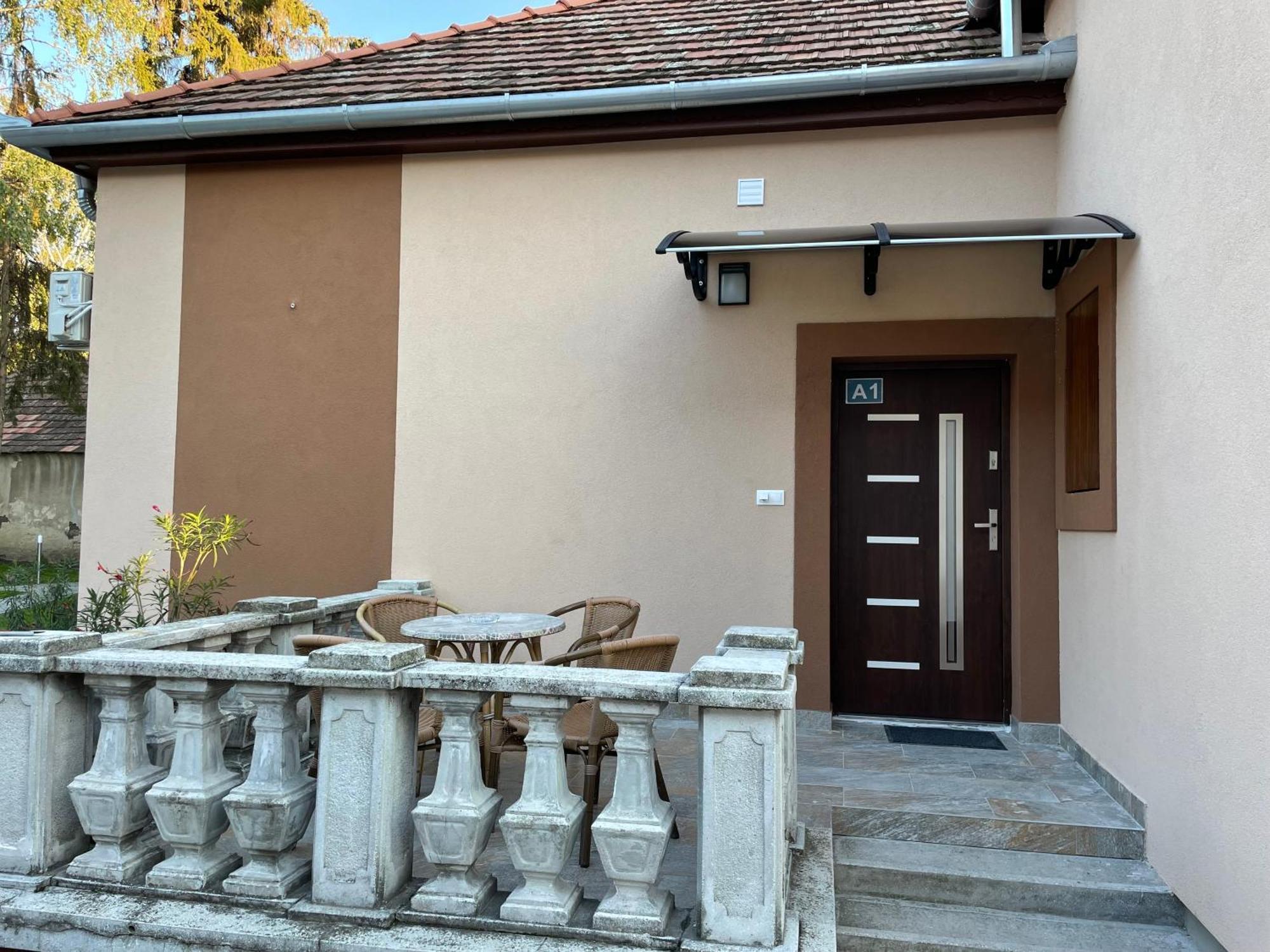 Kovacs Apartmanhaz Кишкунхалаш Номер фото
